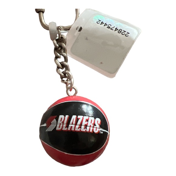 NBA TRAIL BLAZERS LIL’ BRAT keychain - Picture 2 of 2